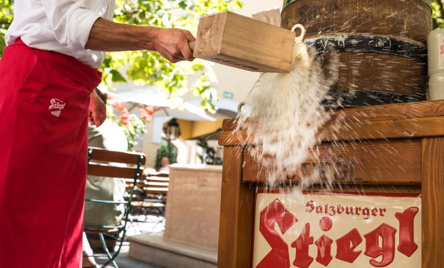 Fassanstich beim Sommerfest in der Stiegl-Brauwelt – Stiegl feiert den „Internationalen Tag des Bieres“