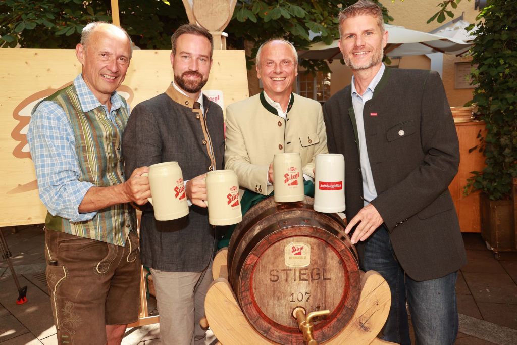 Traditioneller Bierfassanstich zur Eröffnung des Bauernherbstes.